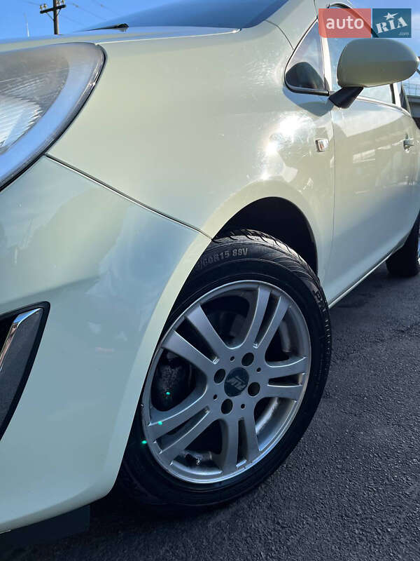 Хэтчбек Opel Corsa 2012 в Броварах