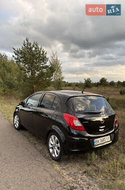 Хэтчбек Opel Corsa 2010 в 