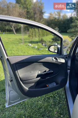 Хетчбек Opel Corsa 2008 в 