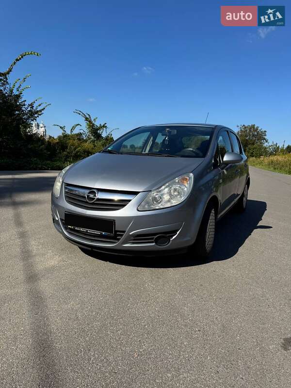Хэтчбек Opel Corsa 2009 в 
