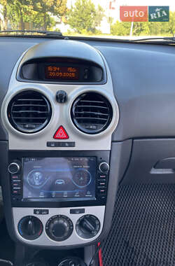 Хэтчбек Opel Corsa 2008 в 