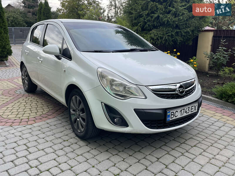 Хэтчбек Opel Corsa 2013 в 