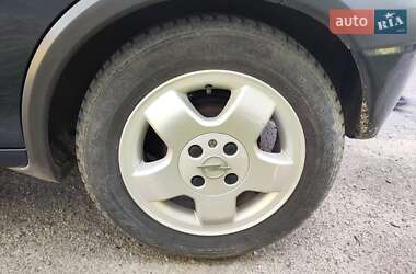 Хэтчбек Opel Corsa 2001 в 