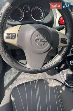 Хэтчбек Opel Corsa 2008 в 