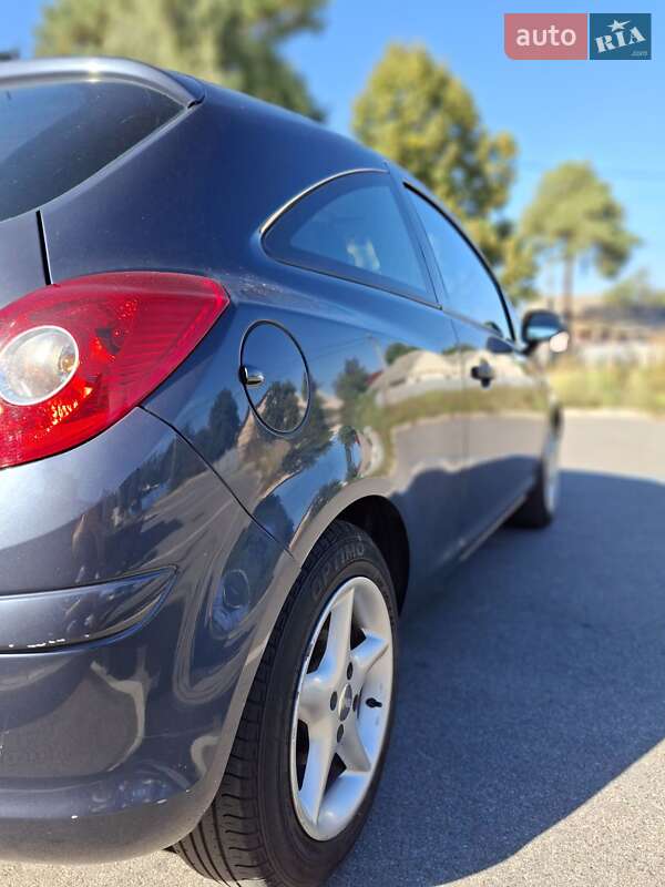 Хэтчбек Opel Corsa 2009 в Чернигове
