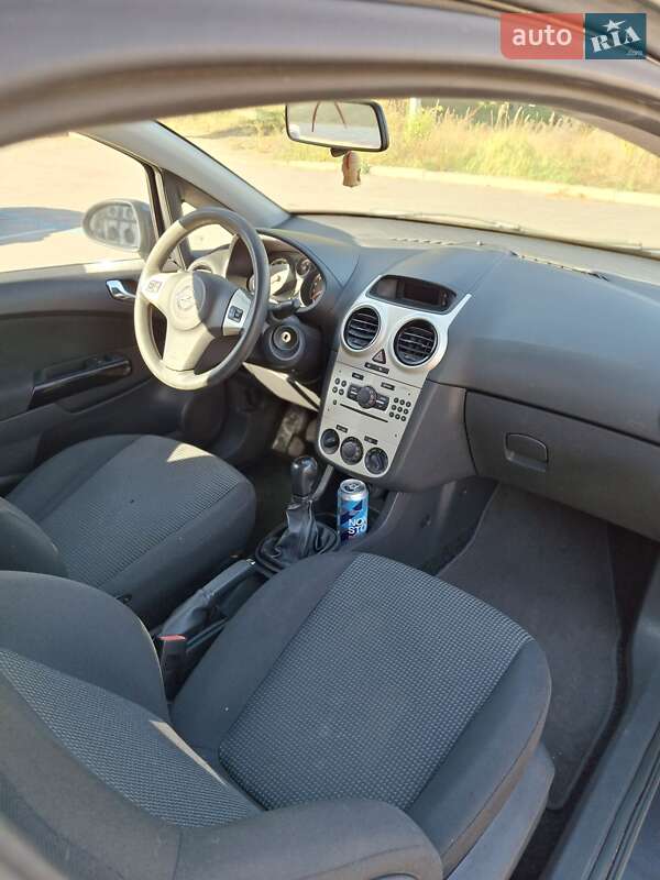 Хэтчбек Opel Corsa 2009 в Чернигове
