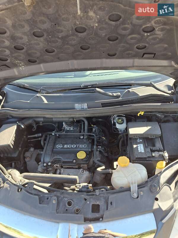 Хэтчбек Opel Corsa 2009 в Чернигове