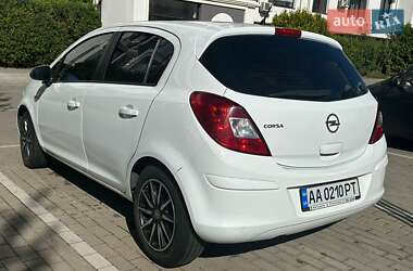 Хэтчбек Opel Corsa 2013 в 