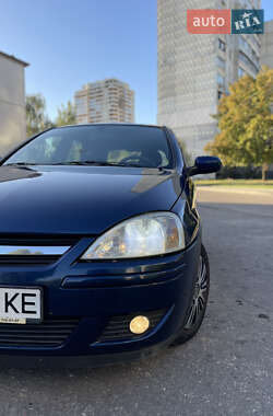 Хэтчбек Opel Corsa 2004 в 