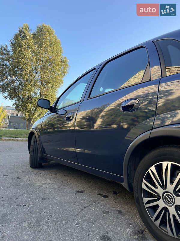 Хэтчбек Opel Corsa 2004 в Харькове