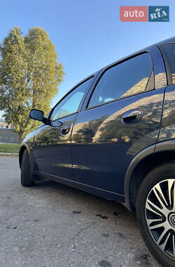 Хэтчбек Opel Corsa 2004 в 