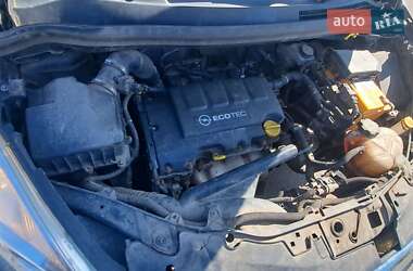 Хэтчбек Opel Corsa 2011 в 