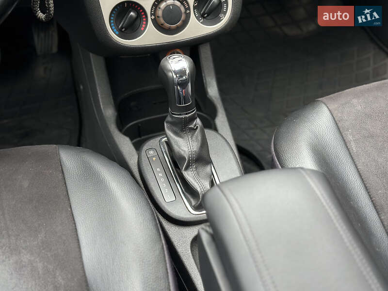 Хетчбек Opel Corsa 2008 в Шептицькому