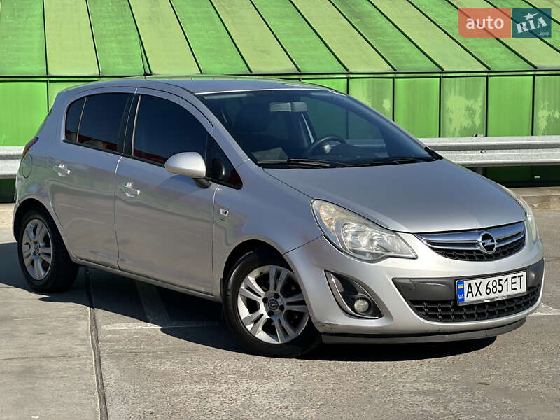 Хэтчбек Opel Corsa 2011 в Киеве