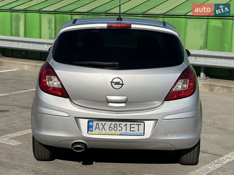 Хэтчбек Opel Corsa 2011 в Киеве