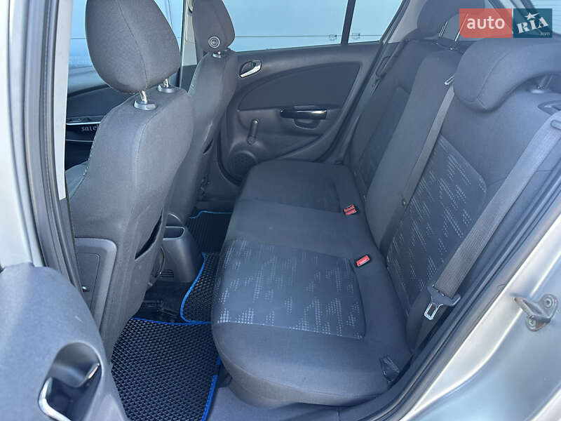 Хэтчбек Opel Corsa 2011 в Киеве