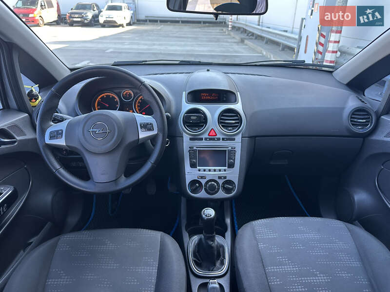 Хэтчбек Opel Corsa 2011 в Киеве