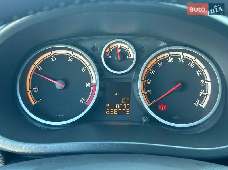 Хэтчбек Opel Corsa 2011 в Киеве