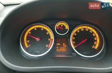 Хэтчбек Opel Corsa 2011 в 