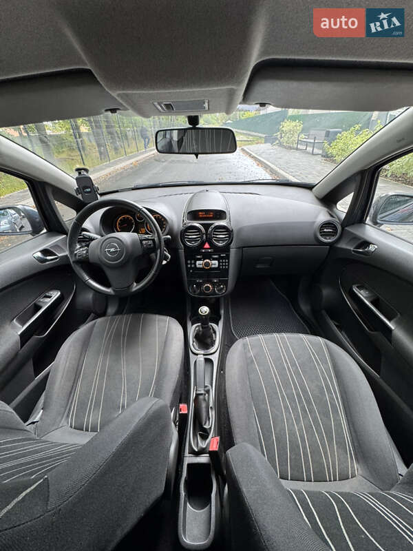 Хэтчбек Opel Corsa 2010 в Чернигове