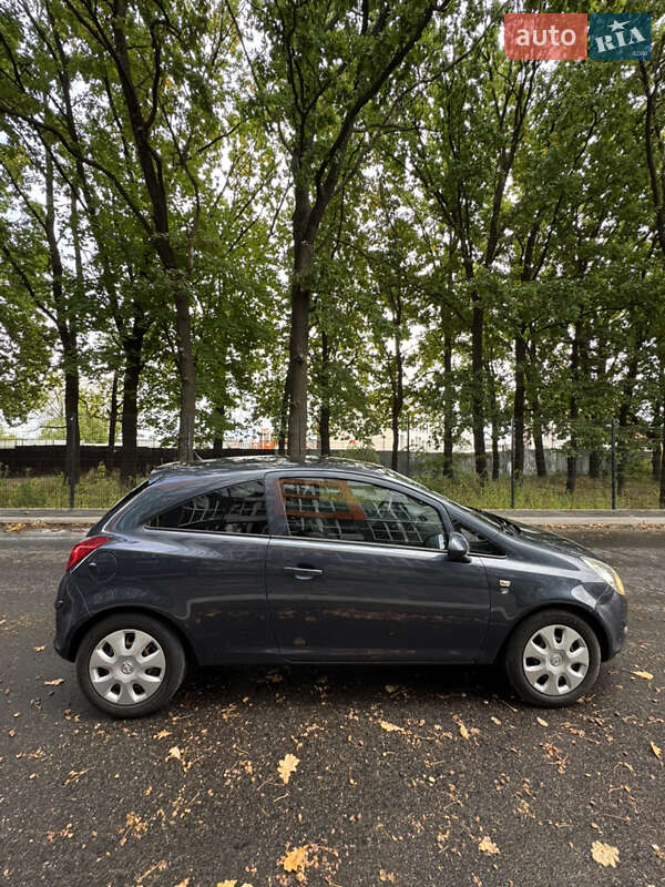 Хэтчбек Opel Corsa 2010 в Чернигове