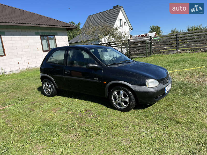 Хэтчбек Opel Corsa 2000 в Луцке