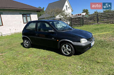 Хетчбек Opel Corsa 2000 в 
