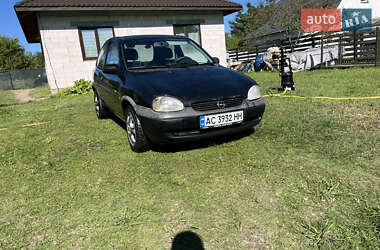 Хетчбек Opel Corsa 2000 в 
