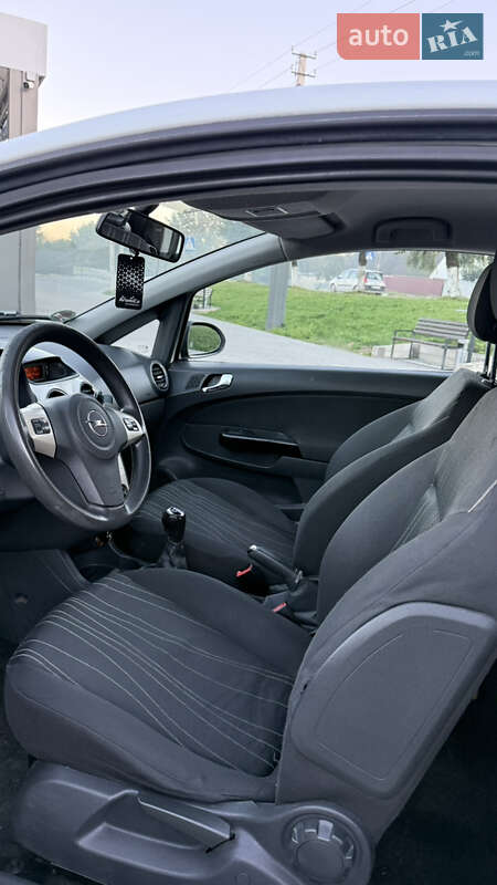 Хетчбек Opel Corsa 2008 в Ярмолинцях