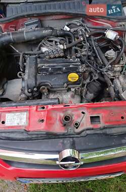 Хэтчбек Opel Corsa 2005 в 