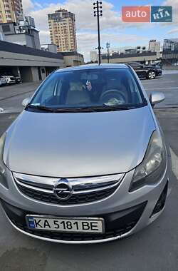 Хэтчбек Opel Corsa 2013 в 