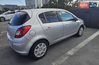Хэтчбек Opel Corsa 2013 в 
