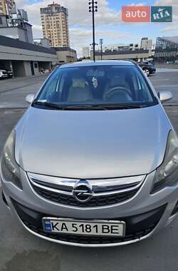 Хэтчбек Opel Corsa 2013 в 