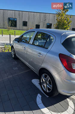 Хэтчбек Opel Corsa 2009 в 