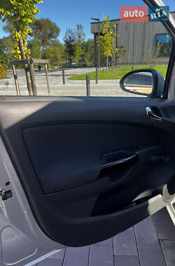 Хэтчбек Opel Corsa 2009 в 