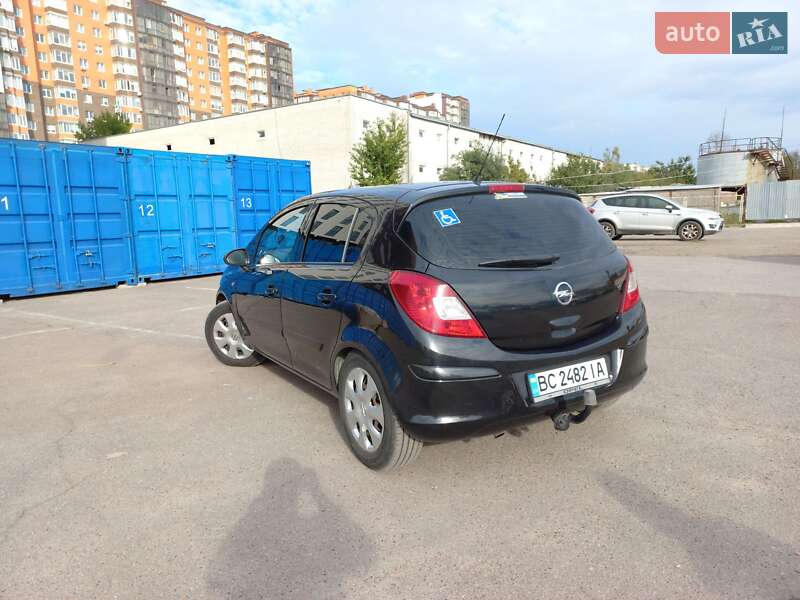 Хэтчбек Opel Corsa 2012 в Львове