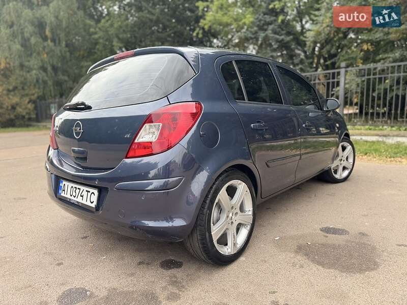 Хэтчбек Opel Corsa 2009 в Бобровице