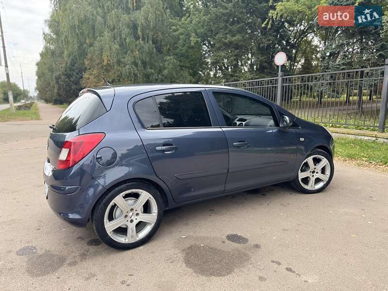 Хэтчбек Opel Corsa 2009 в Бобровице