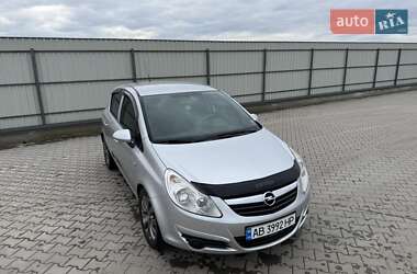 Хэтчбек Opel Corsa 2010 в 