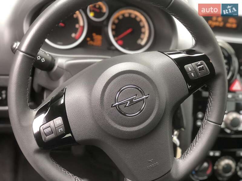 Хэтчбек Opel Corsa 2011 в Ивано-Франковске