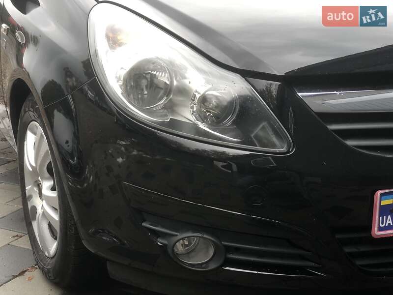 Хэтчбек Opel Corsa 2011 в Ивано-Франковске