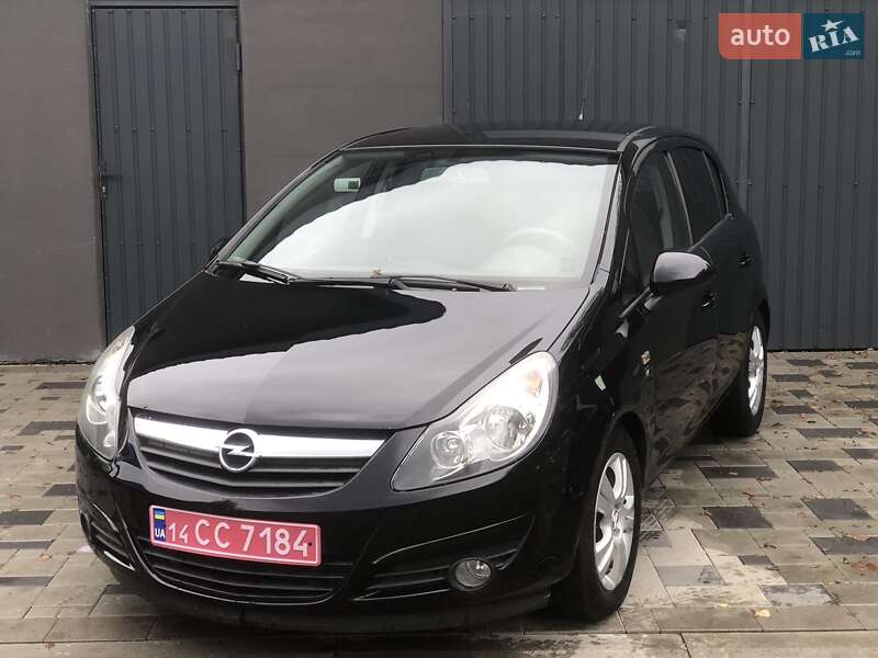 Хэтчбек Opel Corsa 2011 в Ивано-Франковске