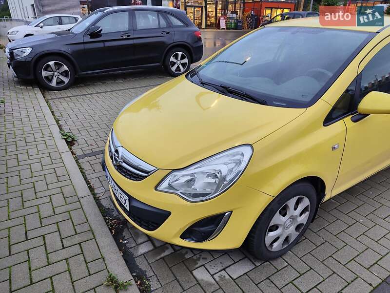 Хэтчбек Opel Corsa 2013 в 