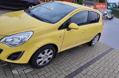 Хэтчбек Opel Corsa 2013 в 