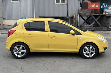 Хэтчбек Opel Corsa 2008 в 