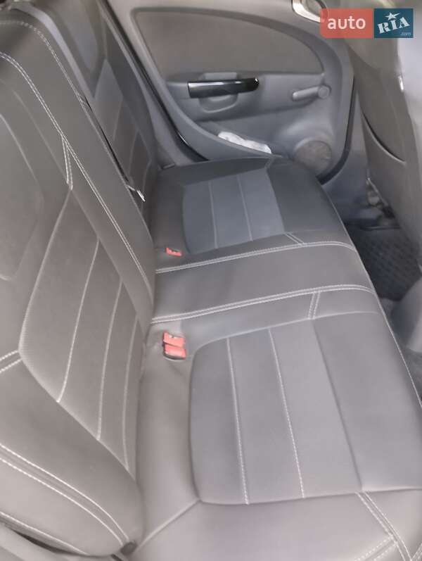 Хэтчбек Opel Corsa 2012 в Кривом Роге