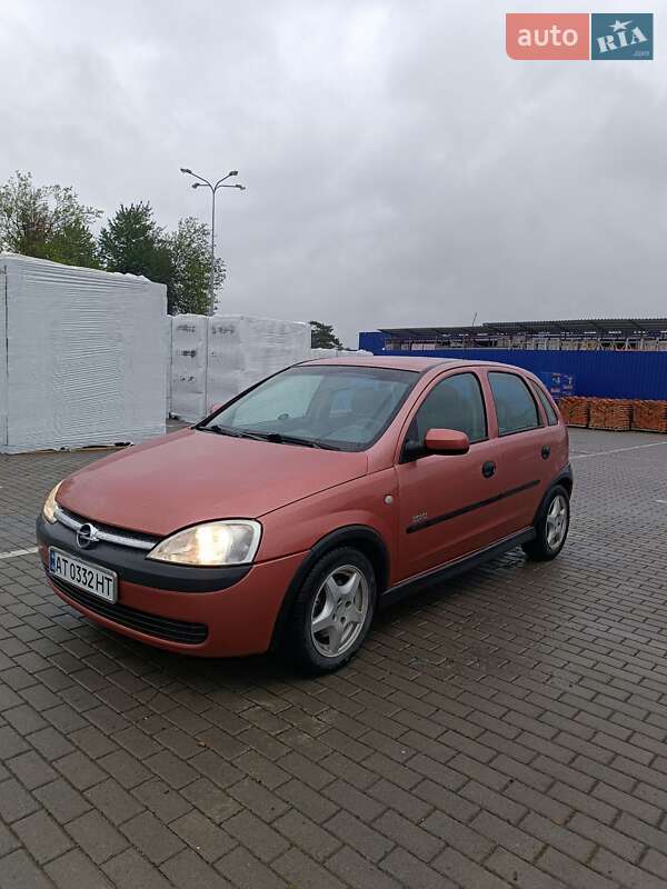 Хэтчбек Opel Corsa 2000 в 