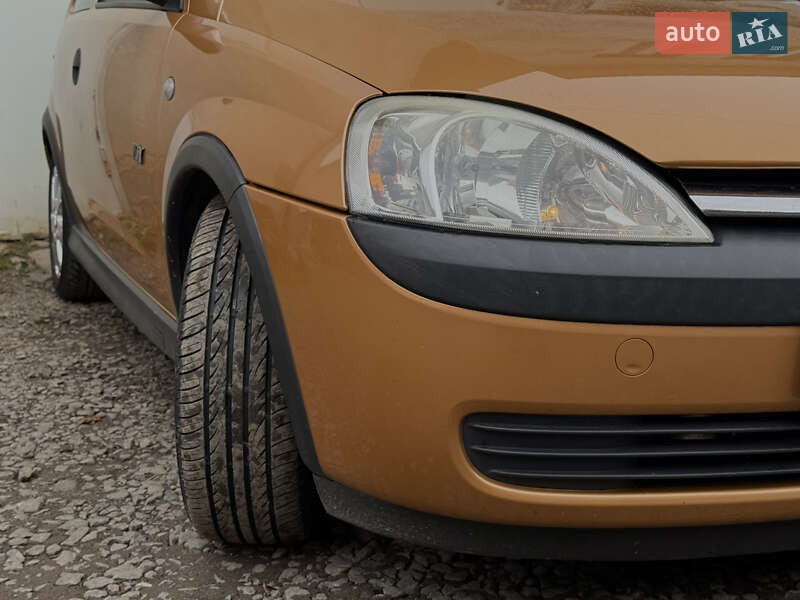 Хэтчбек Opel Corsa 2003 в Дрогобыче