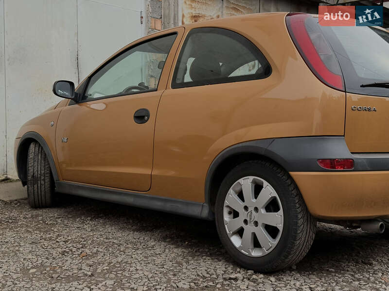 Хэтчбек Opel Corsa 2003 в Дрогобыче