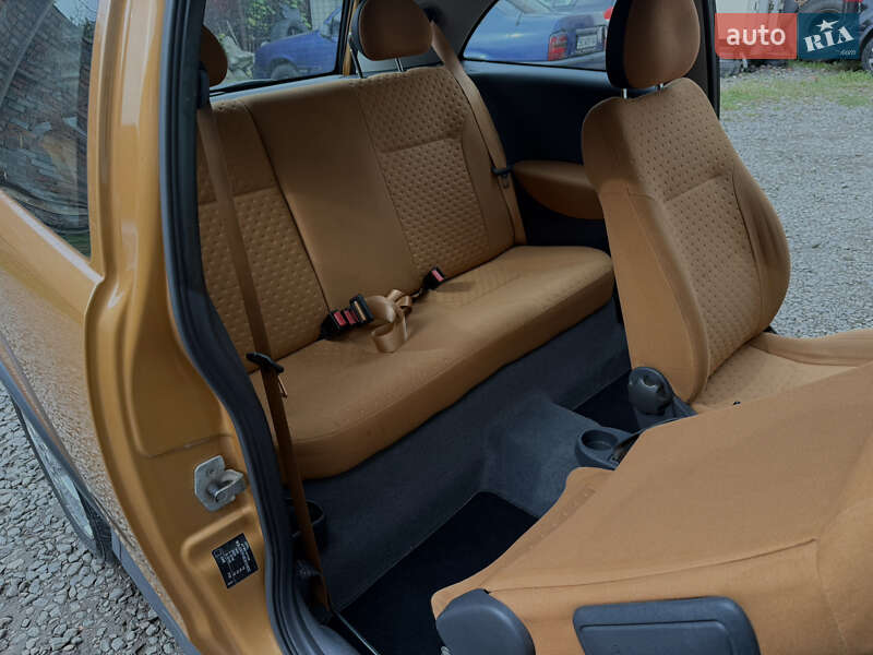 Хэтчбек Opel Corsa 2003 в Дрогобыче